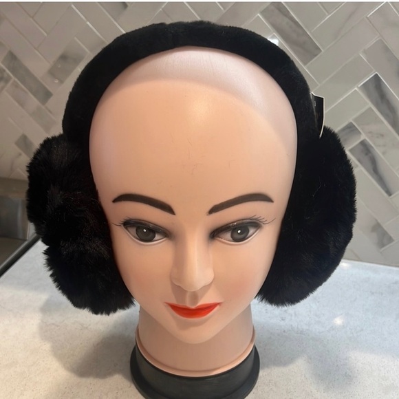 UGG black glove and ear muff set - Picture 2 of 7